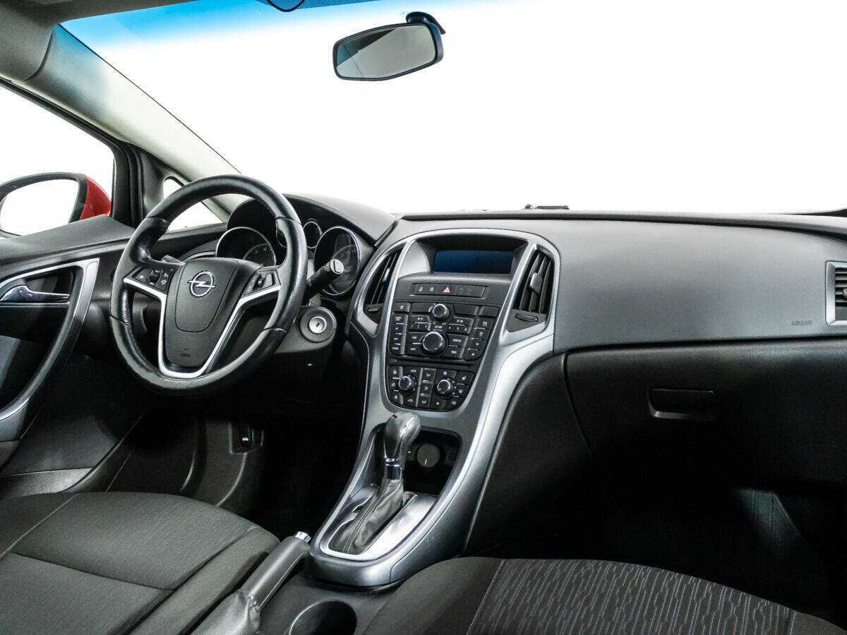 Opel Astra с пробегом — 2013 год. Фото: #8