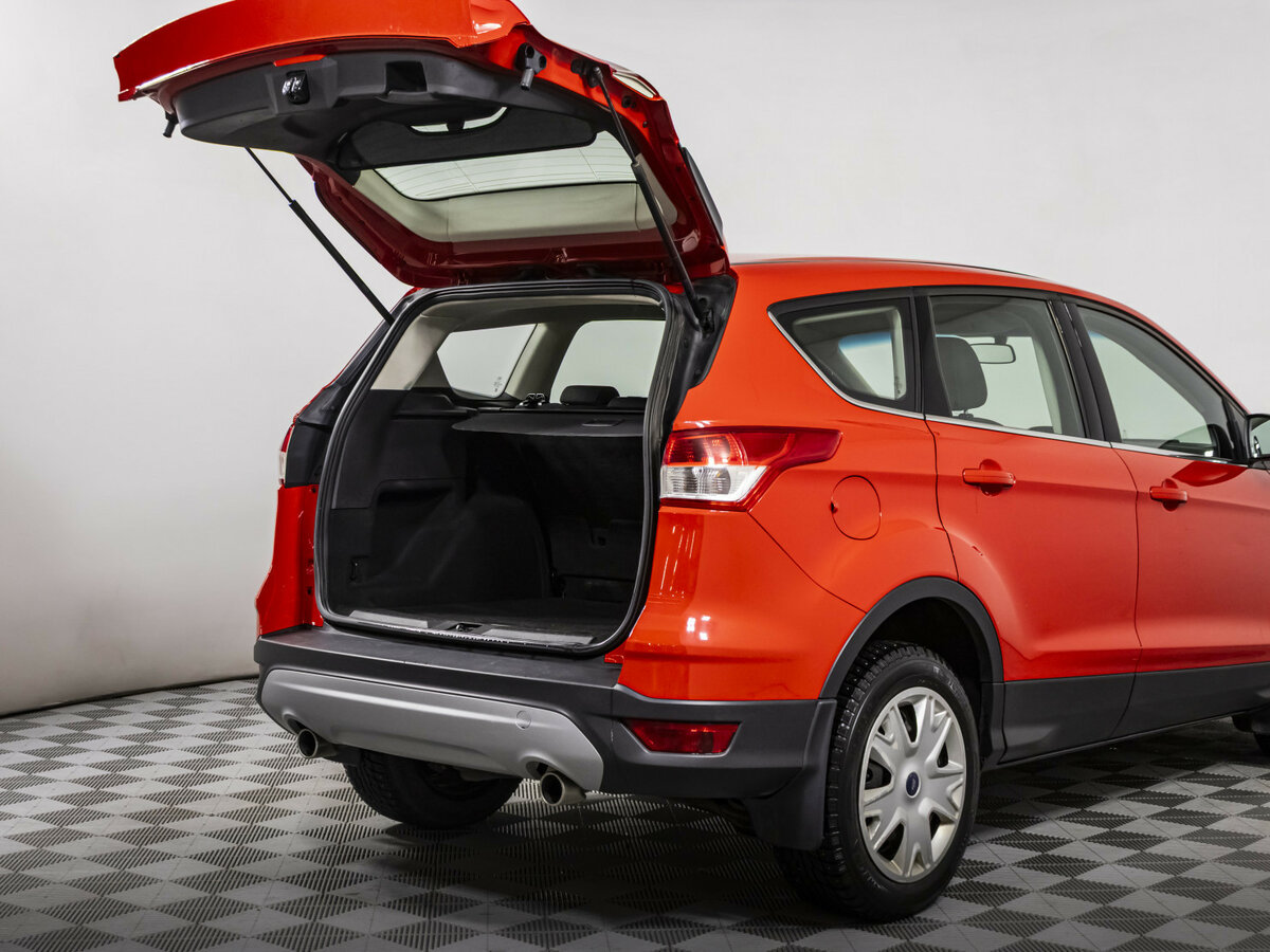 Ford Kuga с пробегом — 2015 год. Фото: #15