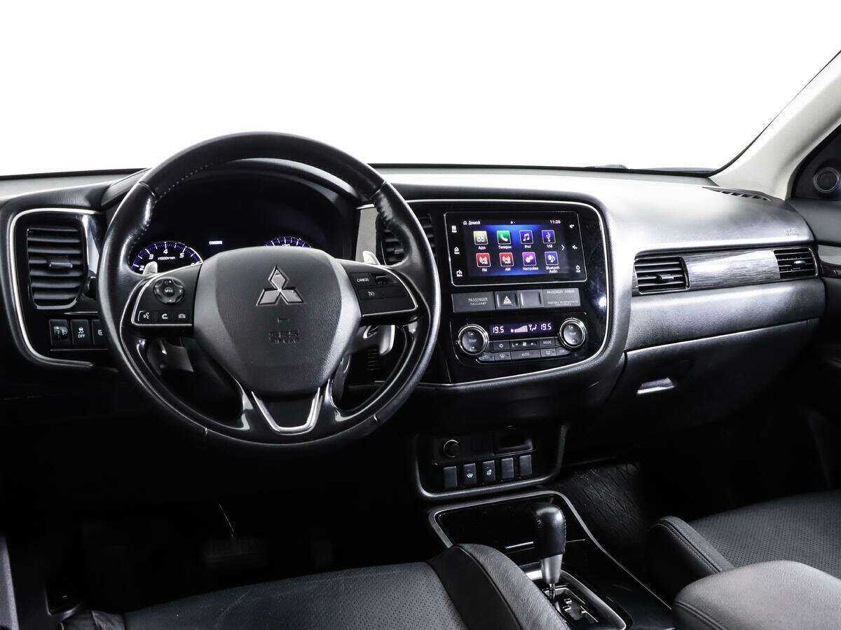 Mitsubishi Outlander с пробегом — 2018 год. Фото: #10
