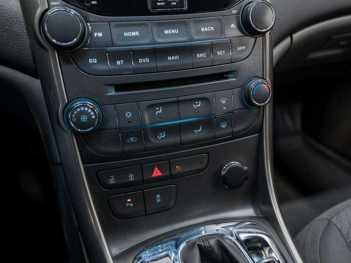 Chevrolet Malibu с пробегом — 2012 год. Фото: #18