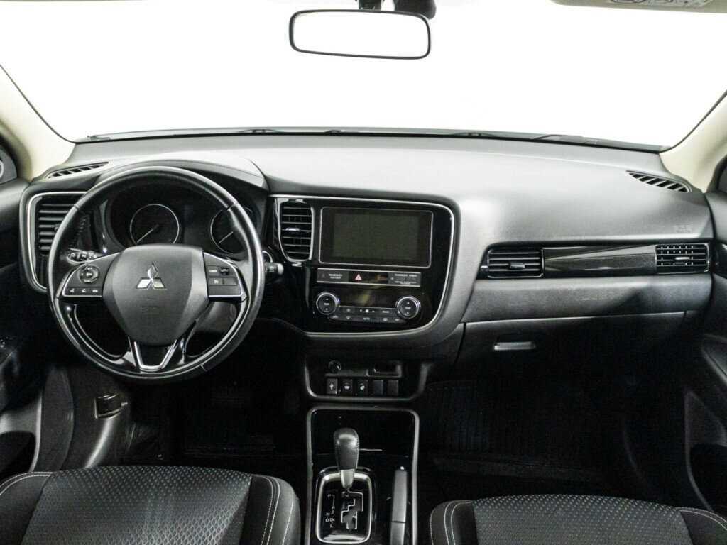 Mitsubishi Outlander с пробегом — 2020 год. Фото: #12