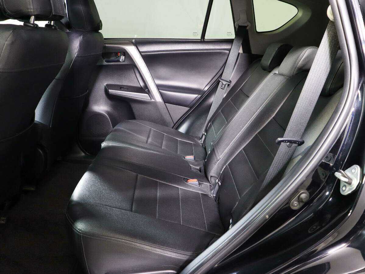Toyota RAV4 с пробегом — 2017 год. Фото: #7