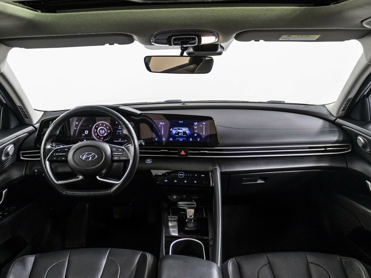 Hyundai Elantra с пробегом — 2021 год. Фото: #11