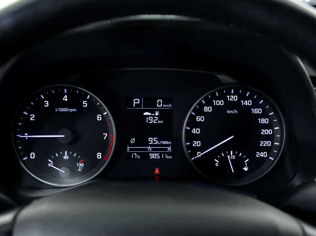 Hyundai Elantra с пробегом — 2017 год. Фото: #13