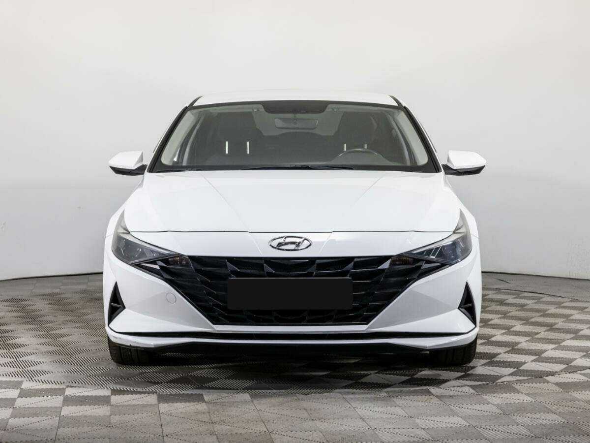 Hyundai Elantra с пробегом — 2020 год. Фото: #1