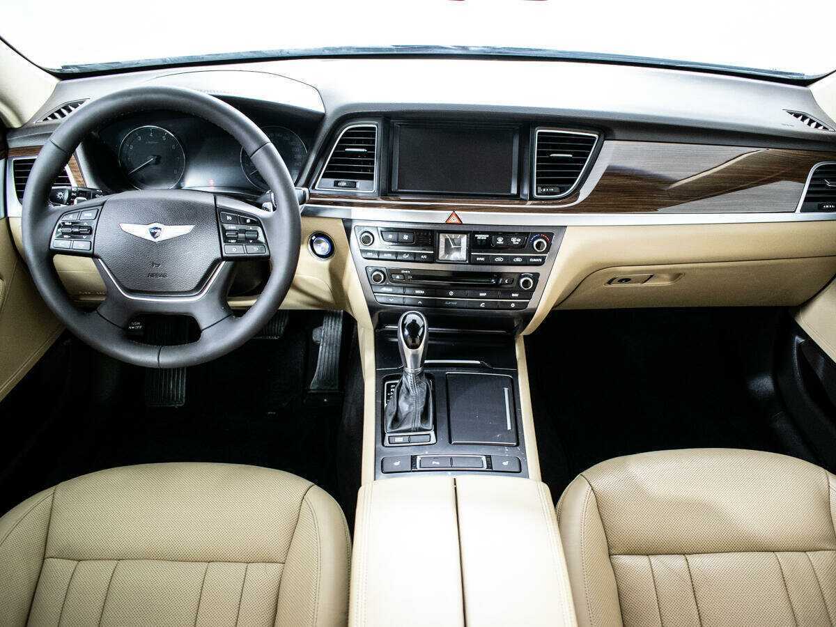 Hyundai Genesis с пробегом — 2015 год. Фото: #12
