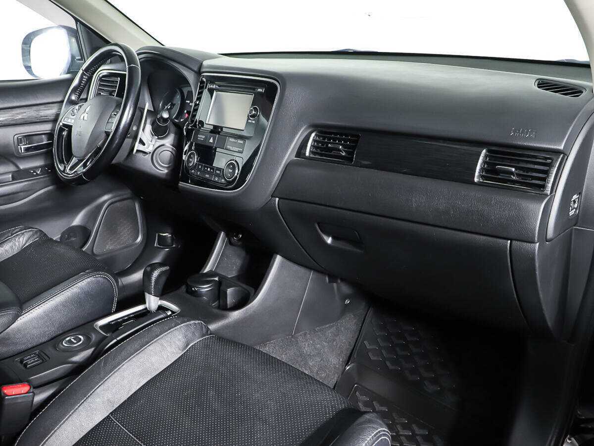 Mitsubishi Outlander с пробегом — 2015 год. Фото: #8