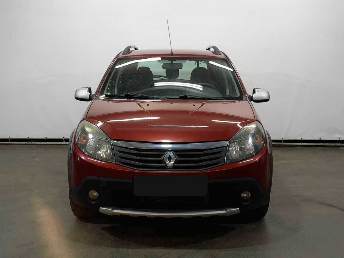 Renault Sandero с пробегом — 2012 год. Фото: #1