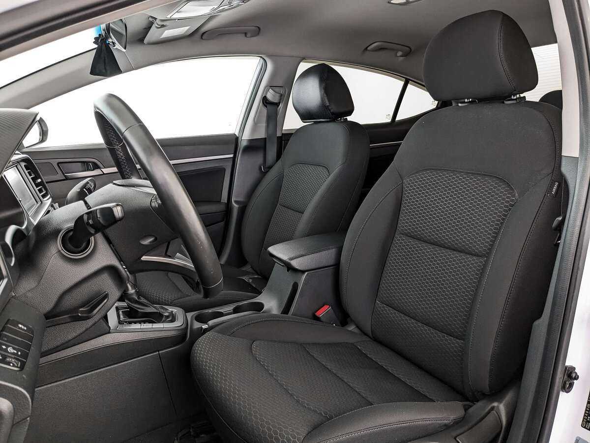 Hyundai Elantra с пробегом — 2020 год. Фото: #15