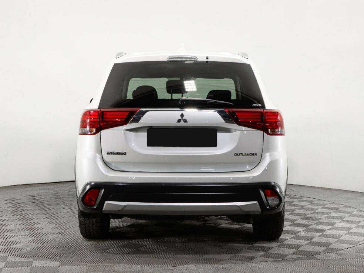Mitsubishi Outlander с пробегом — 2017 год. Фото: #4