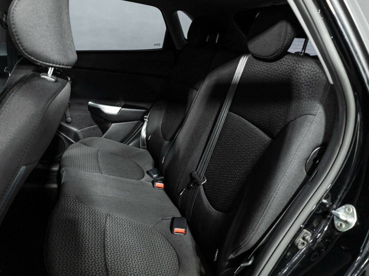 Kia Rio с пробегом — 2015 год. Фото: #9