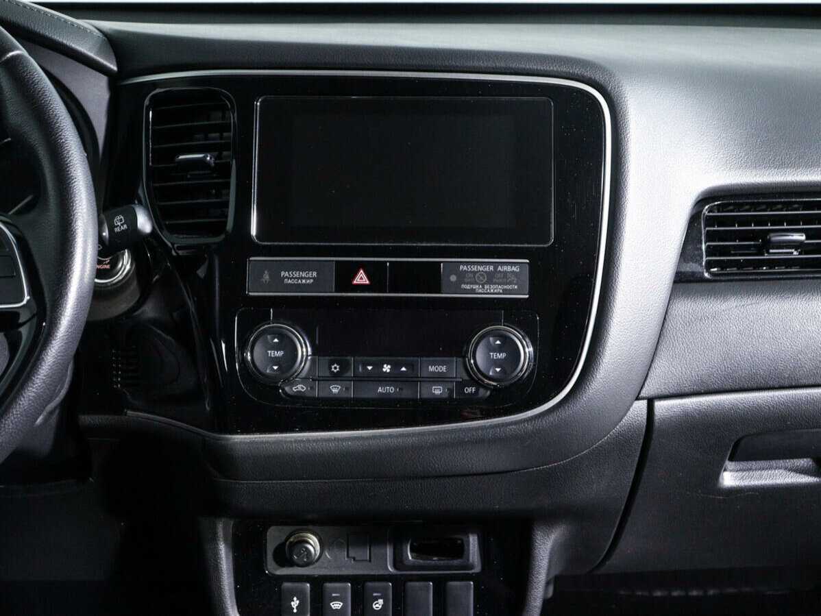 Mitsubishi Outlander с пробегом — 2019 год. Фото: #12