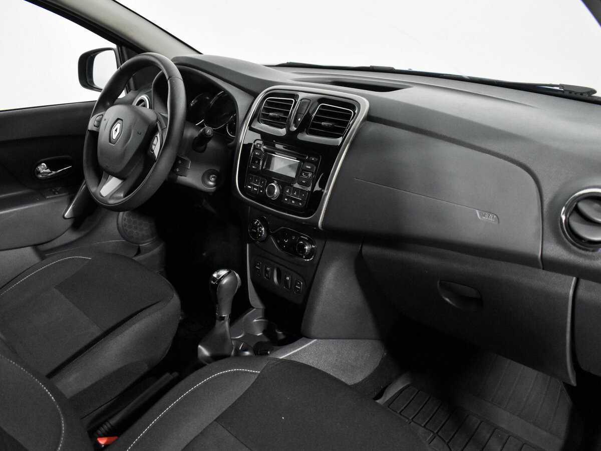 Renault Sandero с пробегом — 2017 год. Фото: #12