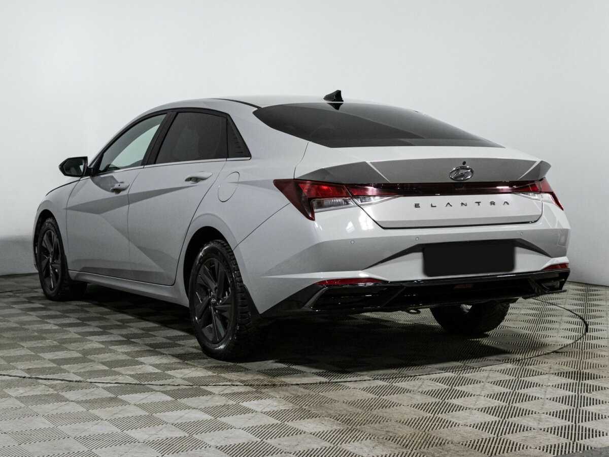 Hyundai Elantra с пробегом — 2021 год. Фото: #6