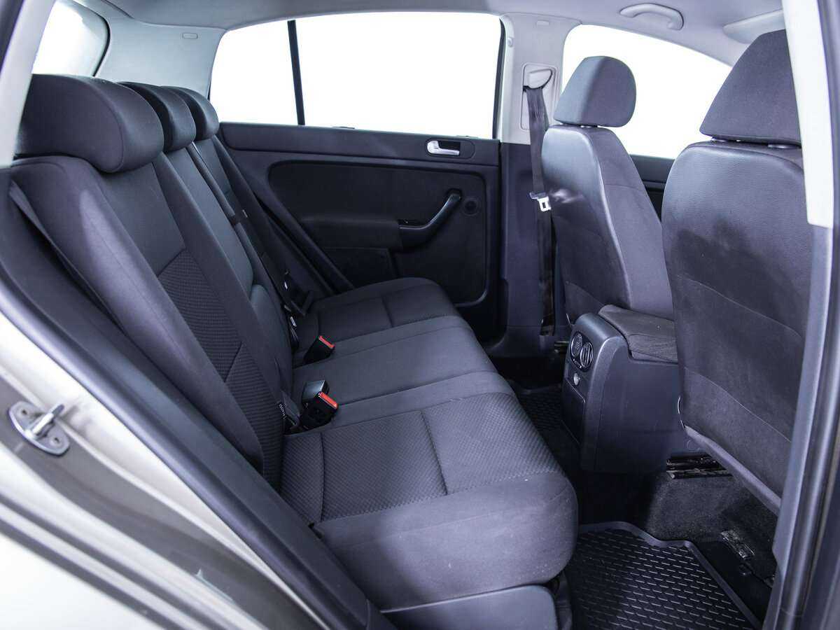 Volkswagen Golf Plus с пробегом — 2012 год. Фото: #8