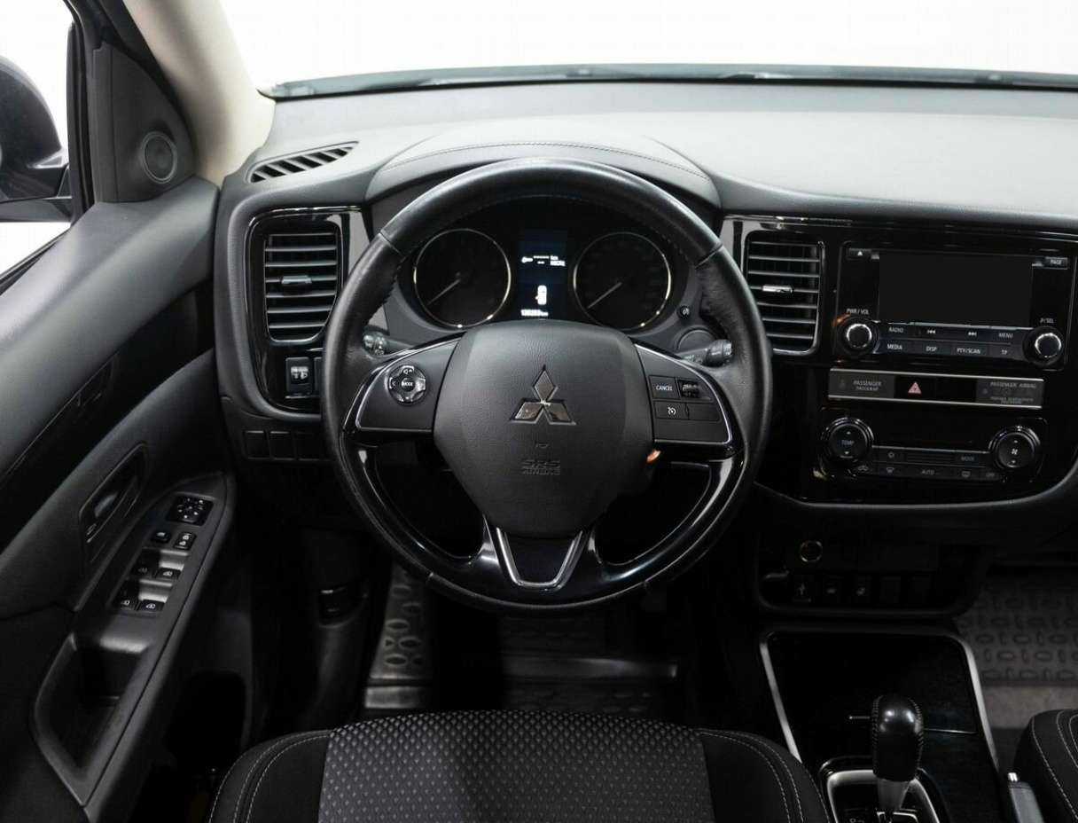 Mitsubishi Outlander с пробегом — 2019 год. Фото: #13
