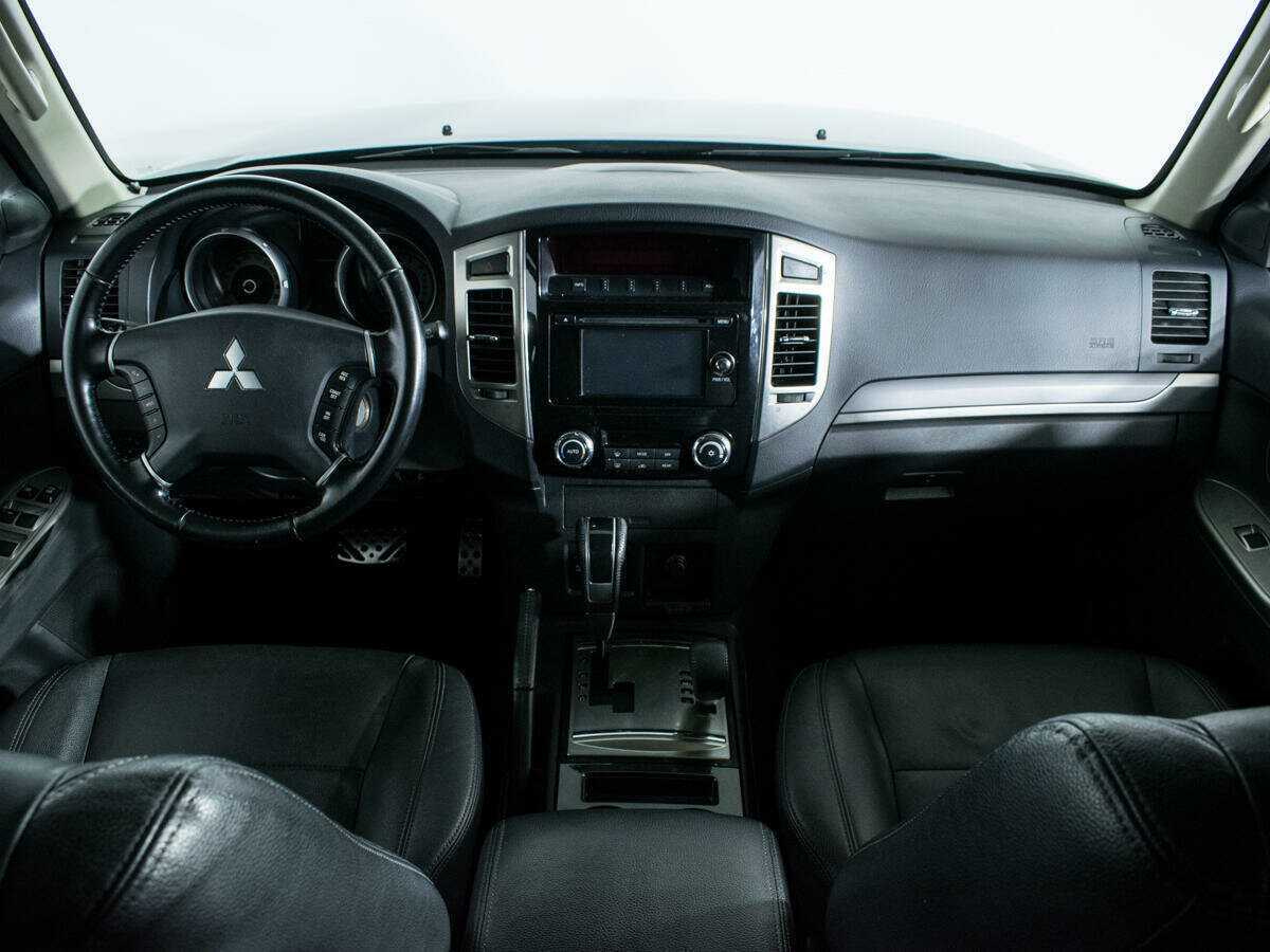 Mitsubishi Pajero с пробегом — 2014 год. Фото: #8