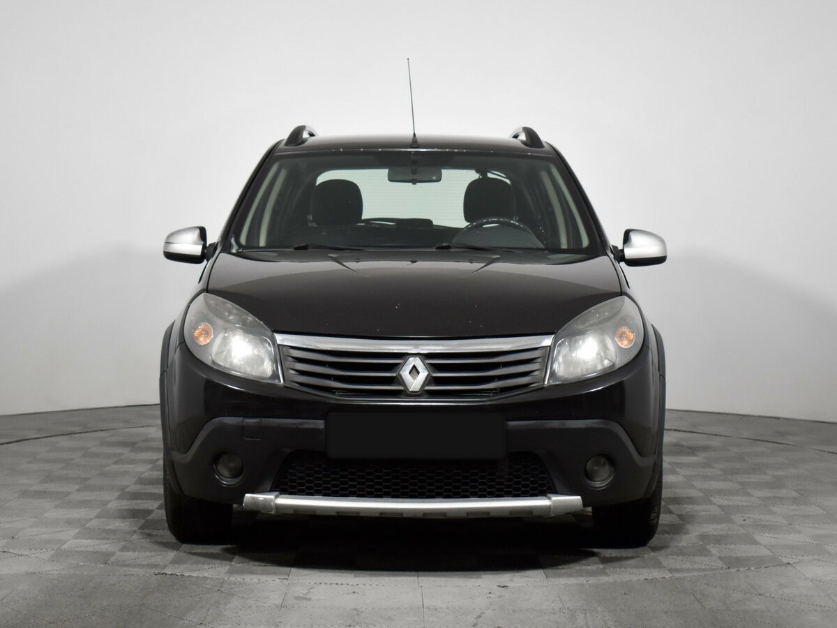 Renault Sandero с пробегом — 2012 год. Фото: #1