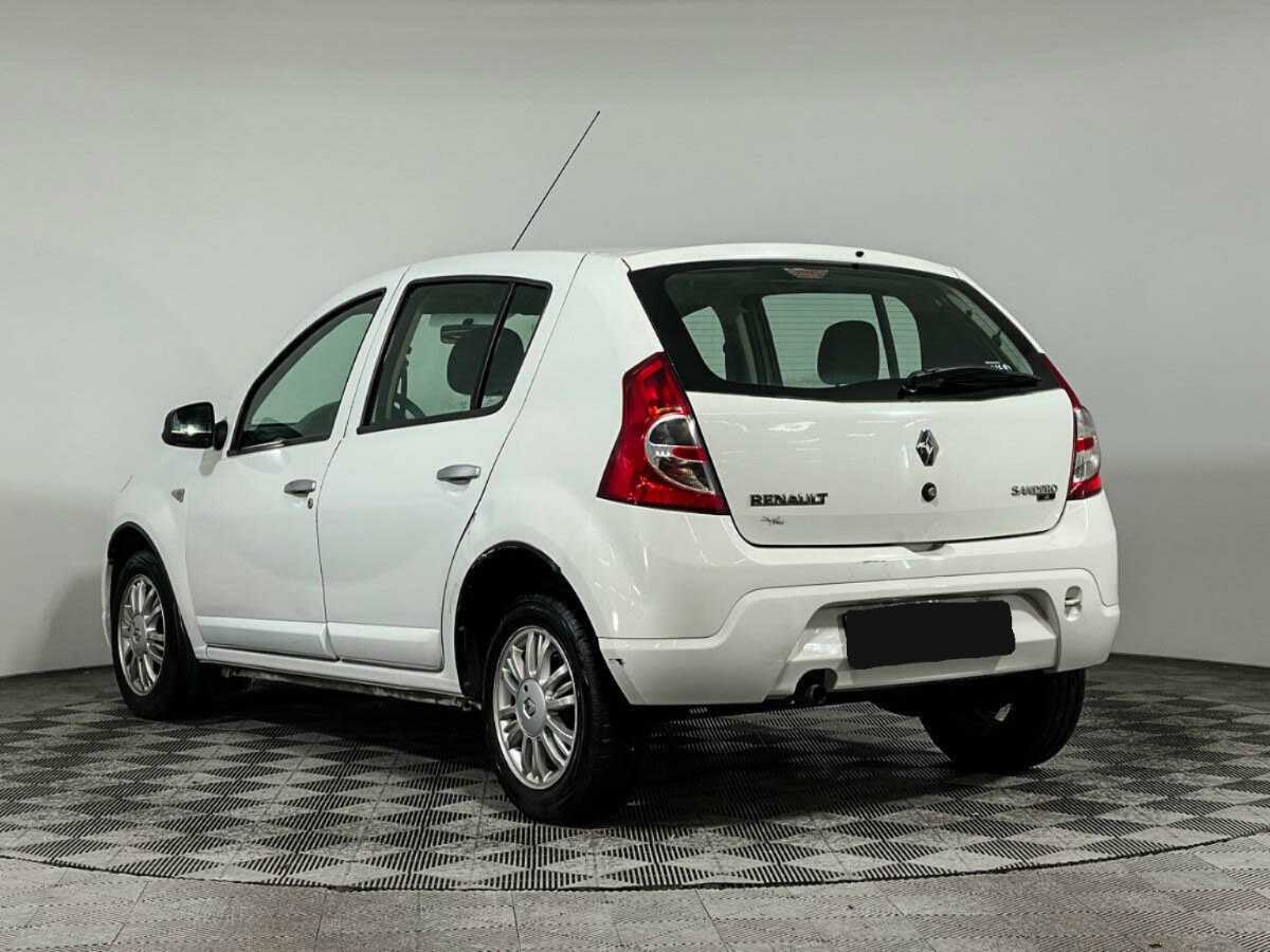 Renault Sandero с пробегом — 2013 год. Фото: #4