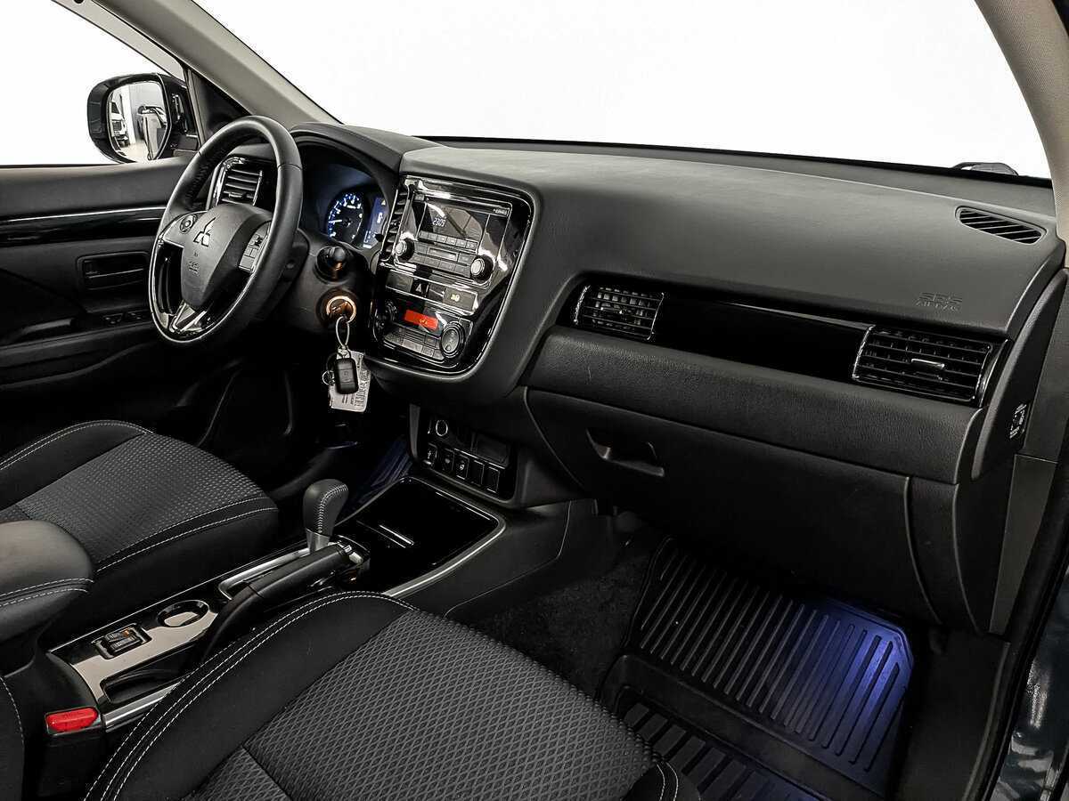 Mitsubishi Outlander с пробегом — 2019 год. Фото: #10