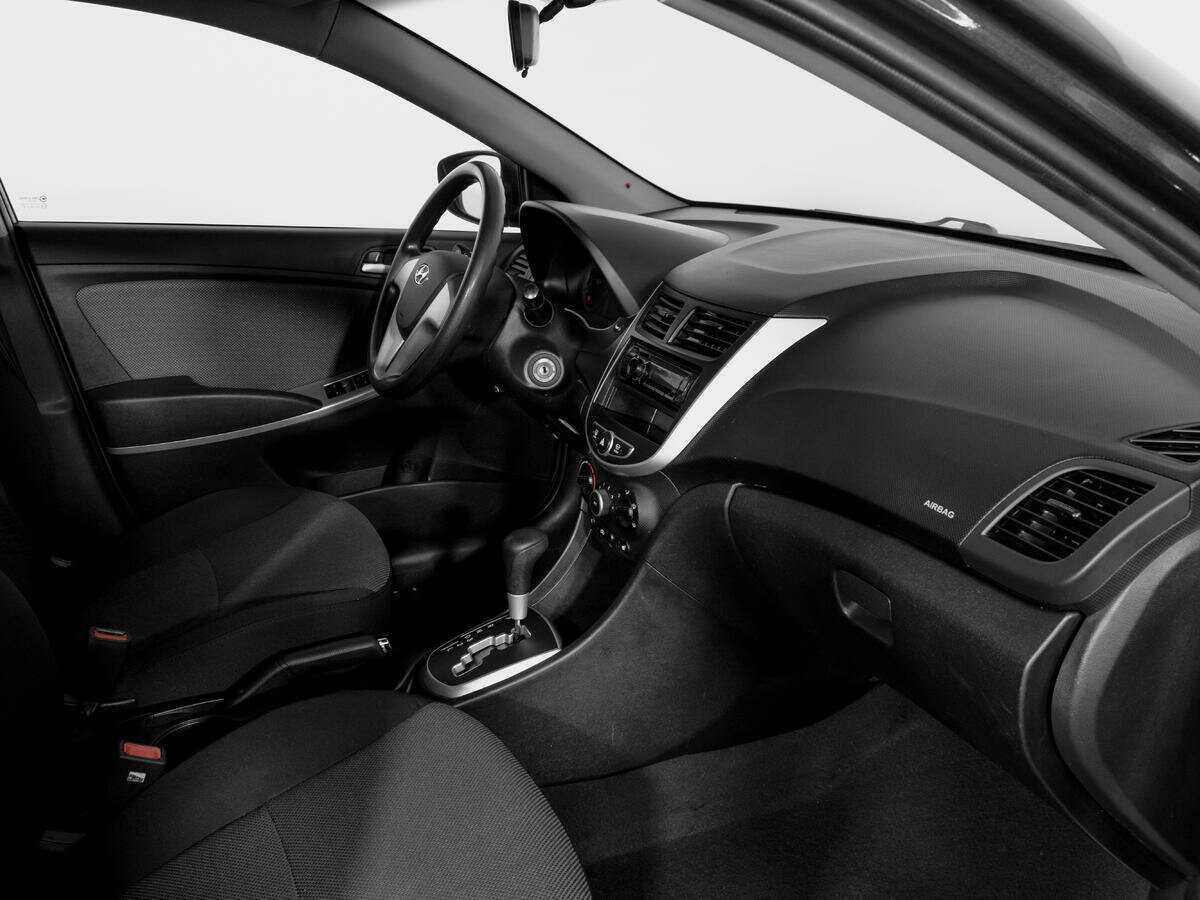 Hyundai Solaris с пробегом — 2014 год. Фото: #8