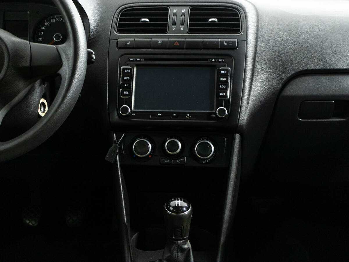 Volkswagen Polo с пробегом — 2013 год. Фото: #13