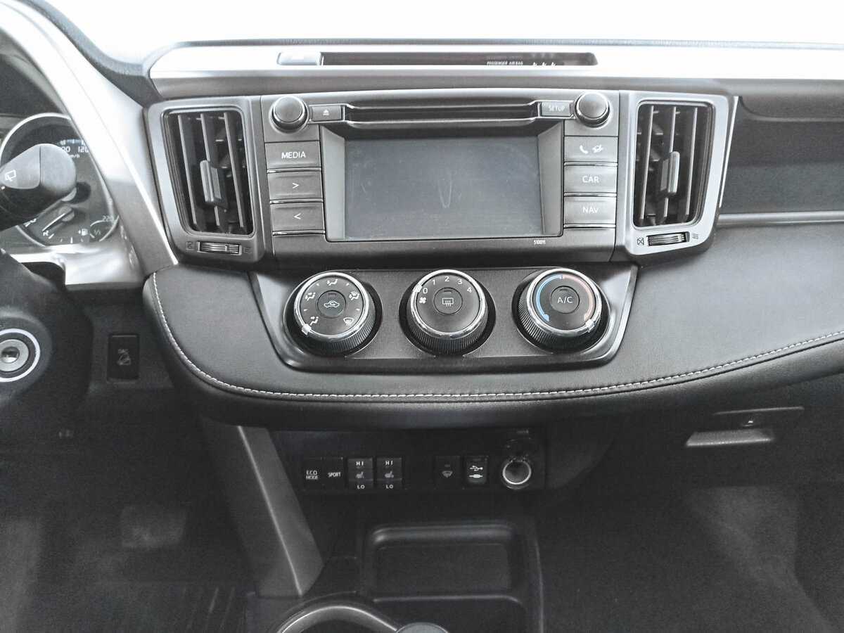Toyota RAV4 с пробегом — 2015 год. Фото: #13