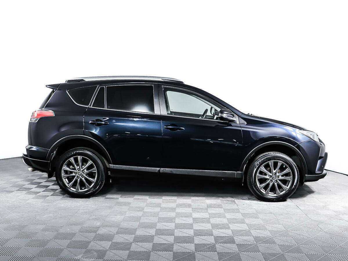 Toyota RAV4 с пробегом — 2018 год. Фото: #3