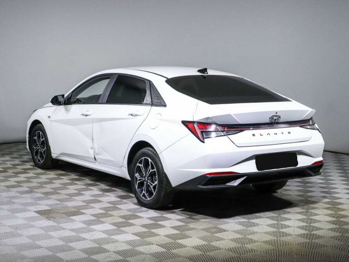 Hyundai Elantra с пробегом — 2021 год. Фото: #6