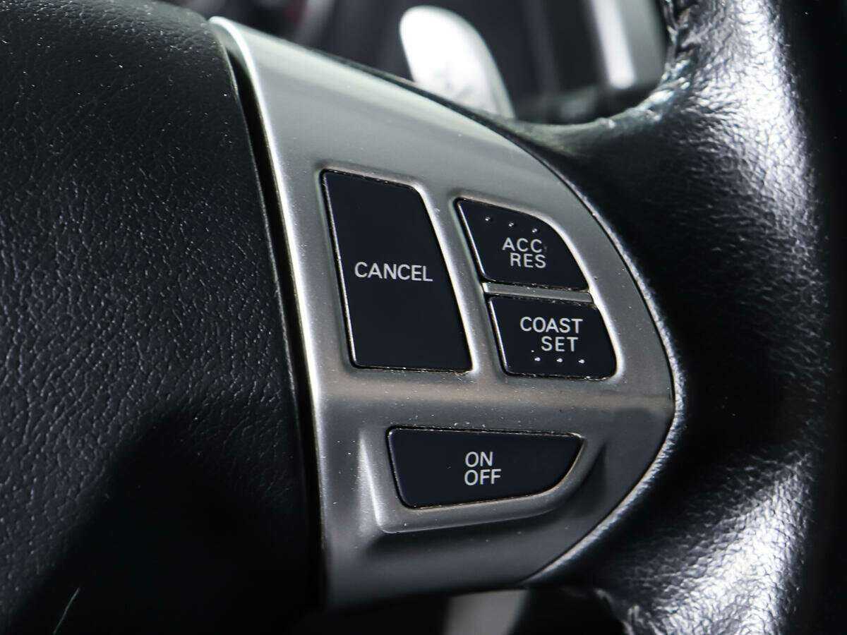 Mitsubishi Pajero Sport с пробегом — 2014 год. Фото: #16