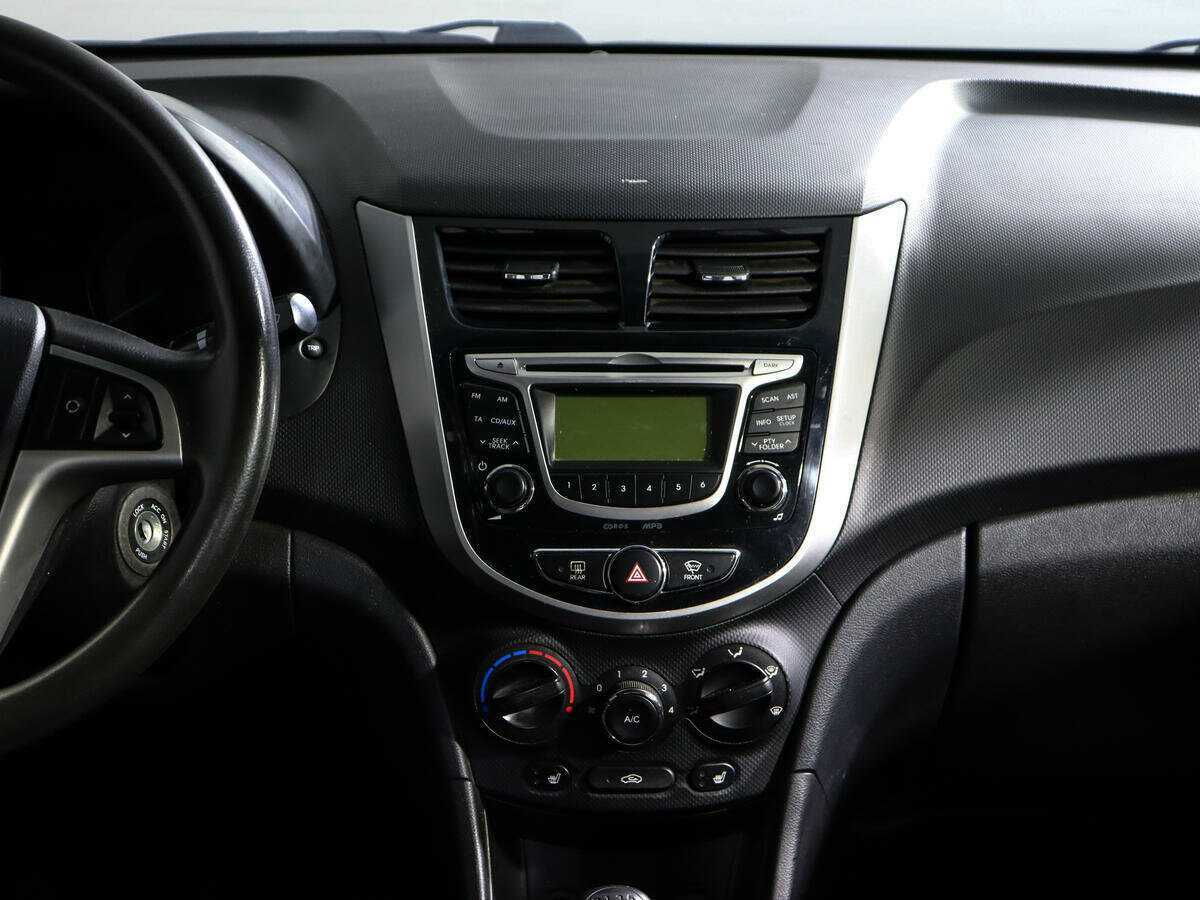 Hyundai Solaris с пробегом — 2014 год. Фото: #10