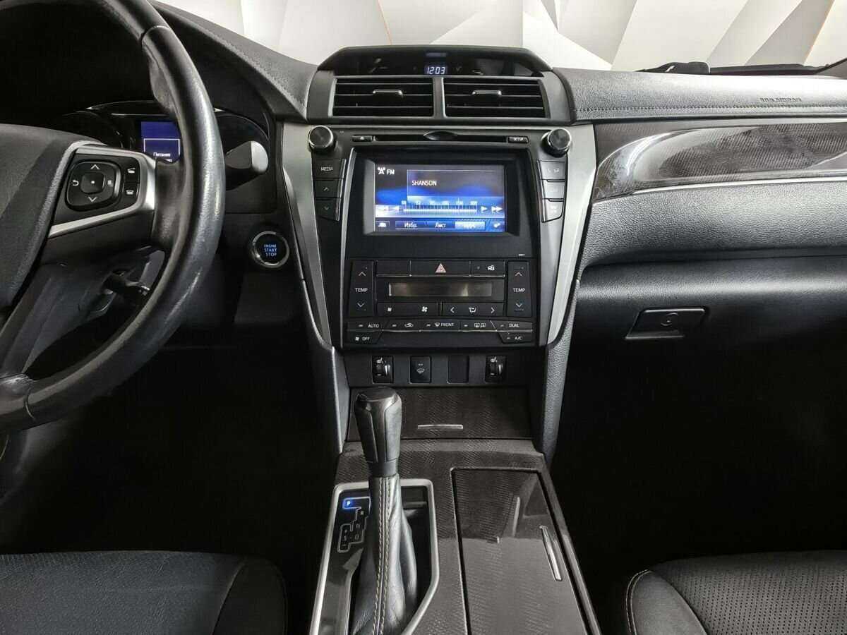Toyota Camry с пробегом — 2017 год. Фото: #10