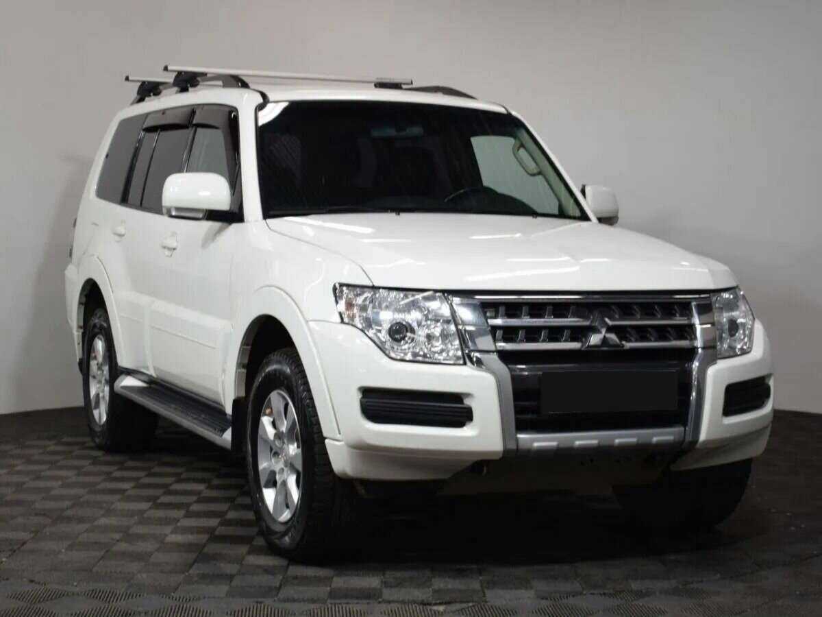 Mitsubishi Pajero с пробегом — 2015 год. Фото: #2