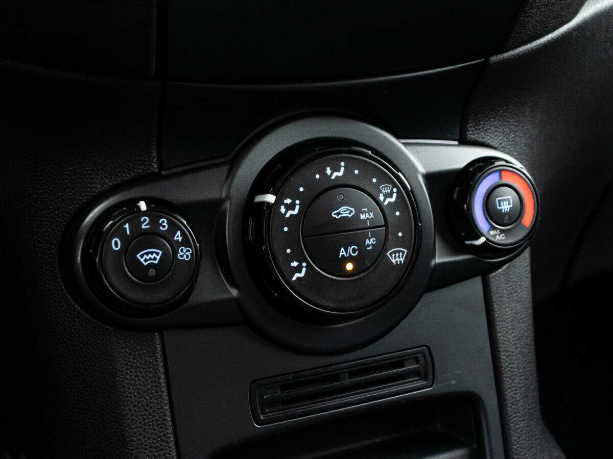 Ford Fiesta с пробегом — 2016 год. Фото: #15