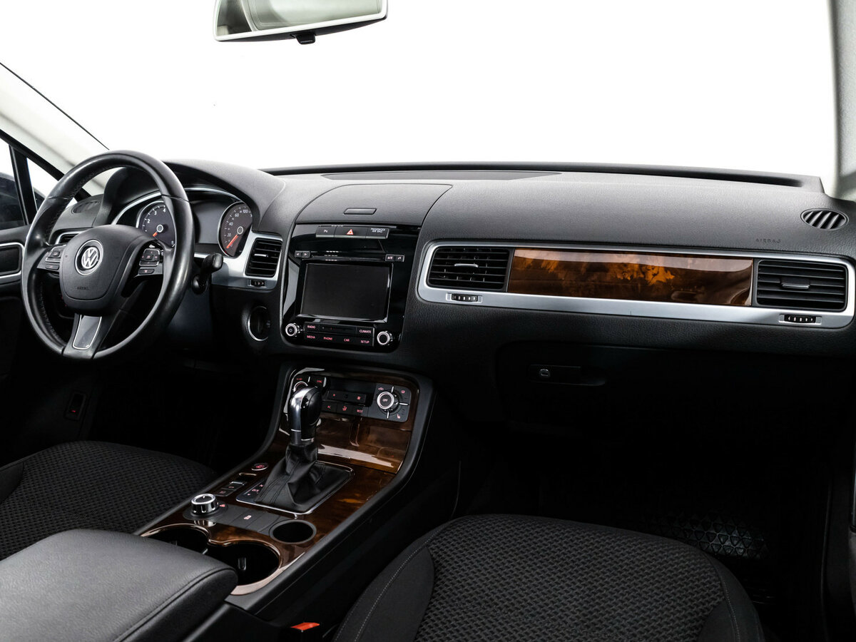 Volkswagen Touareg с пробегом — 2012 год. Фото: #6