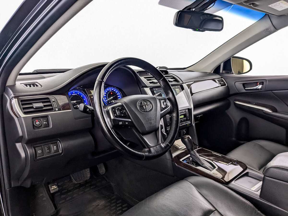 Toyota Camry с пробегом — 2016 год. Фото: #13