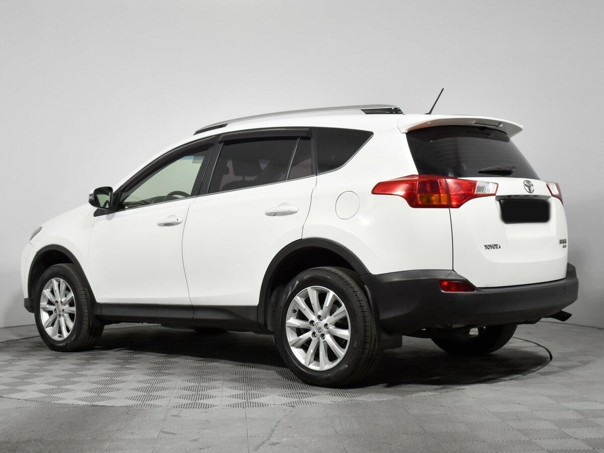 Toyota RAV4 с пробегом — 2015 год. Фото: #5