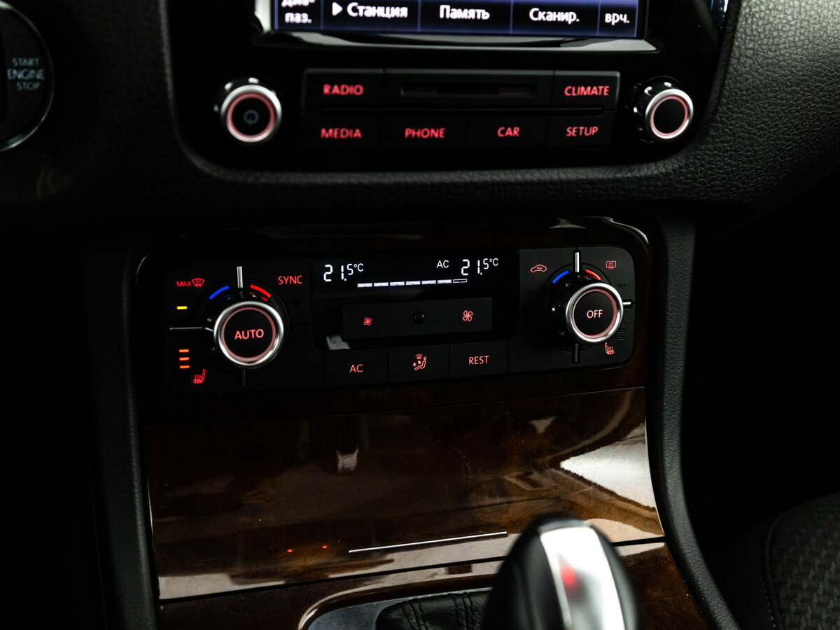 Volkswagen Touareg с пробегом — 2012 год. Фото: #11