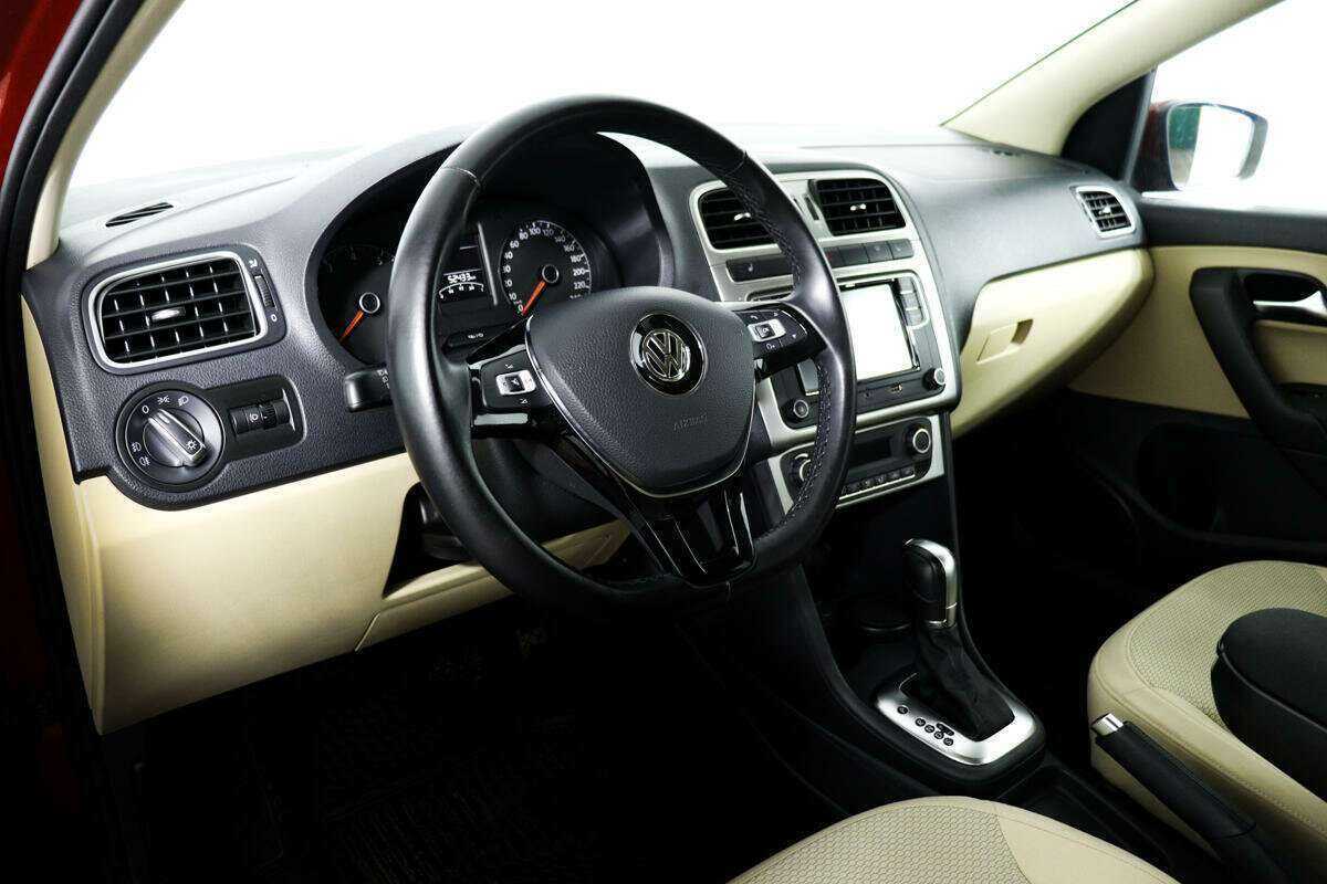 Volkswagen Polo с пробегом — 2018 год. Фото: #12