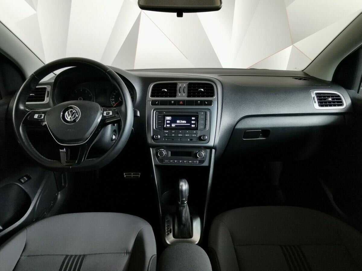 Volkswagen Polo с пробегом — 2016 год. Фото: #9