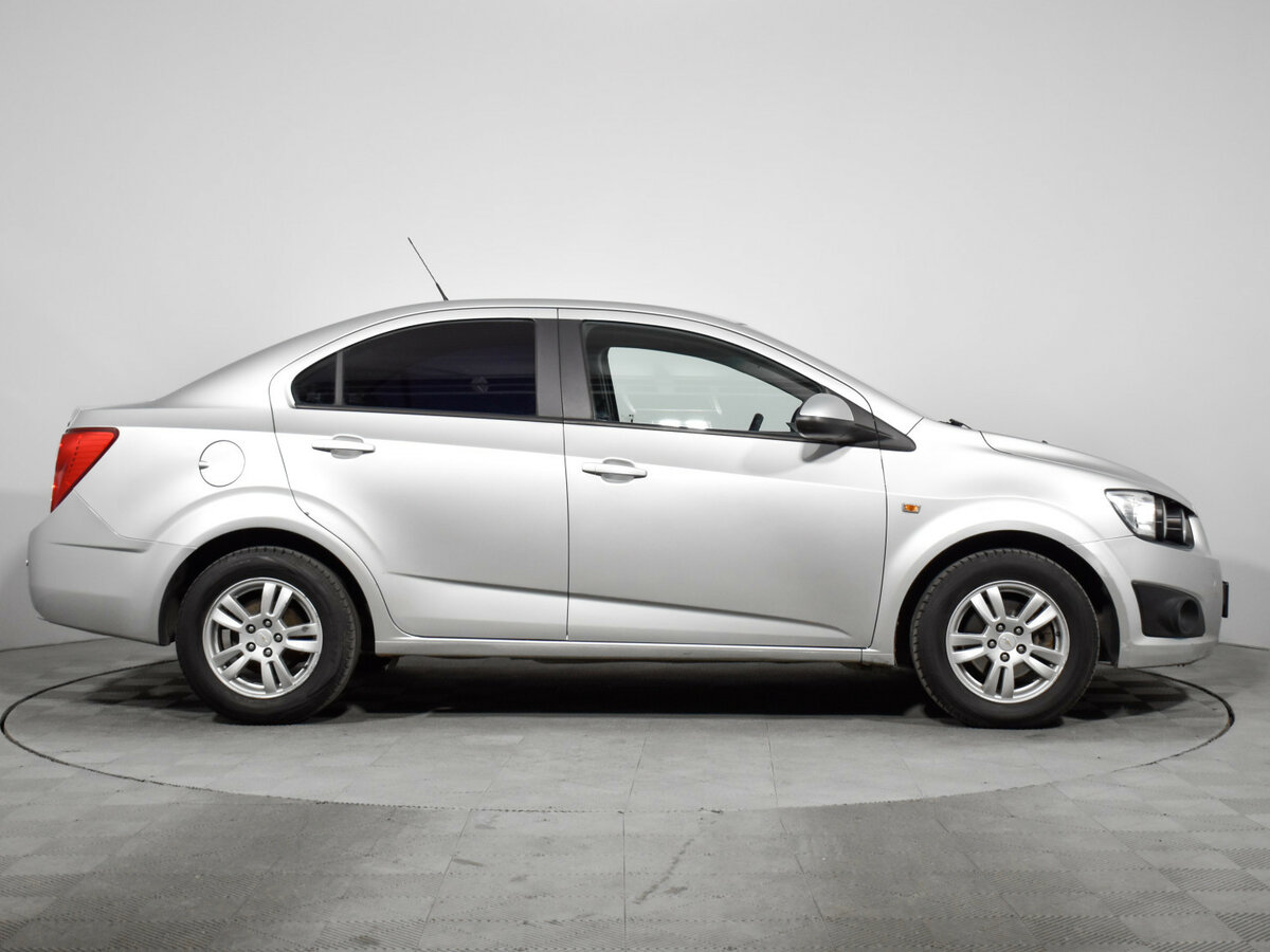 Chevrolet Aveo с пробегом — 2014 год. Фото: #3