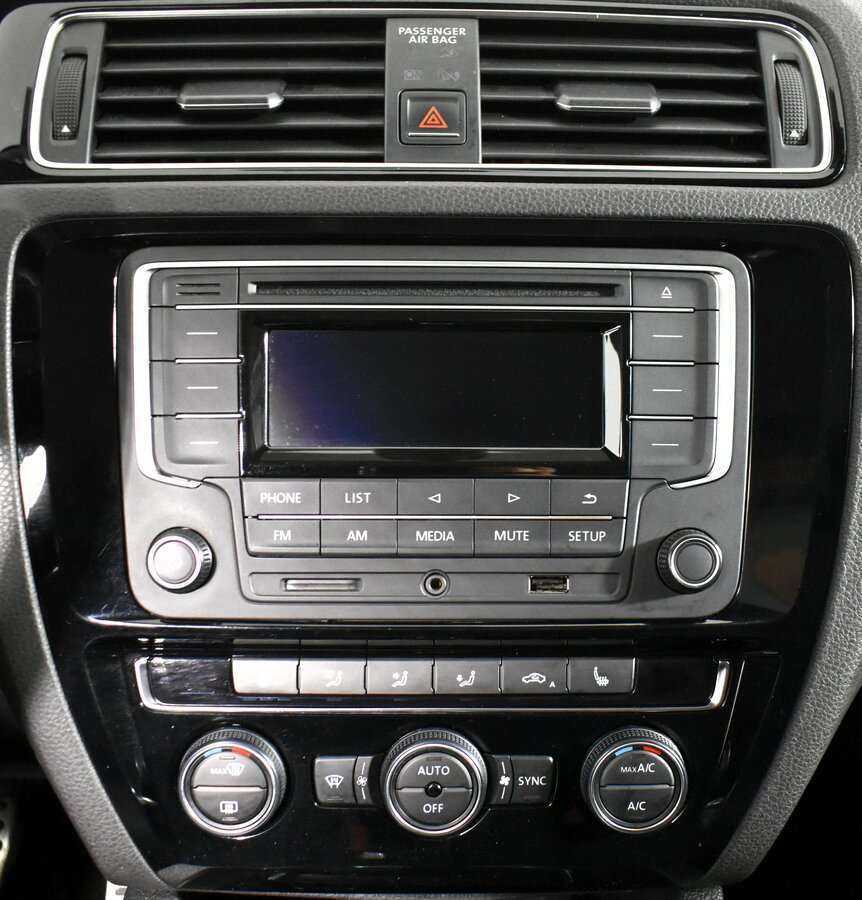 Volkswagen Jetta с пробегом — 2016 год. Фото: #10