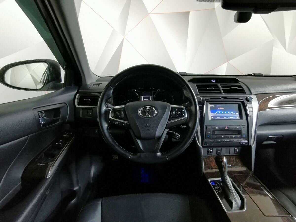 Toyota Camry с пробегом — 2016 год. Фото: #13