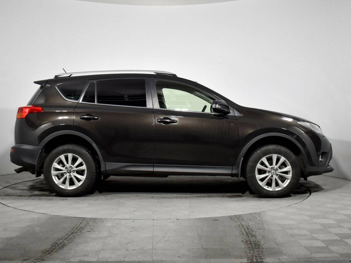 Toyota RAV4 с пробегом — 2014 год. Фото: #3
