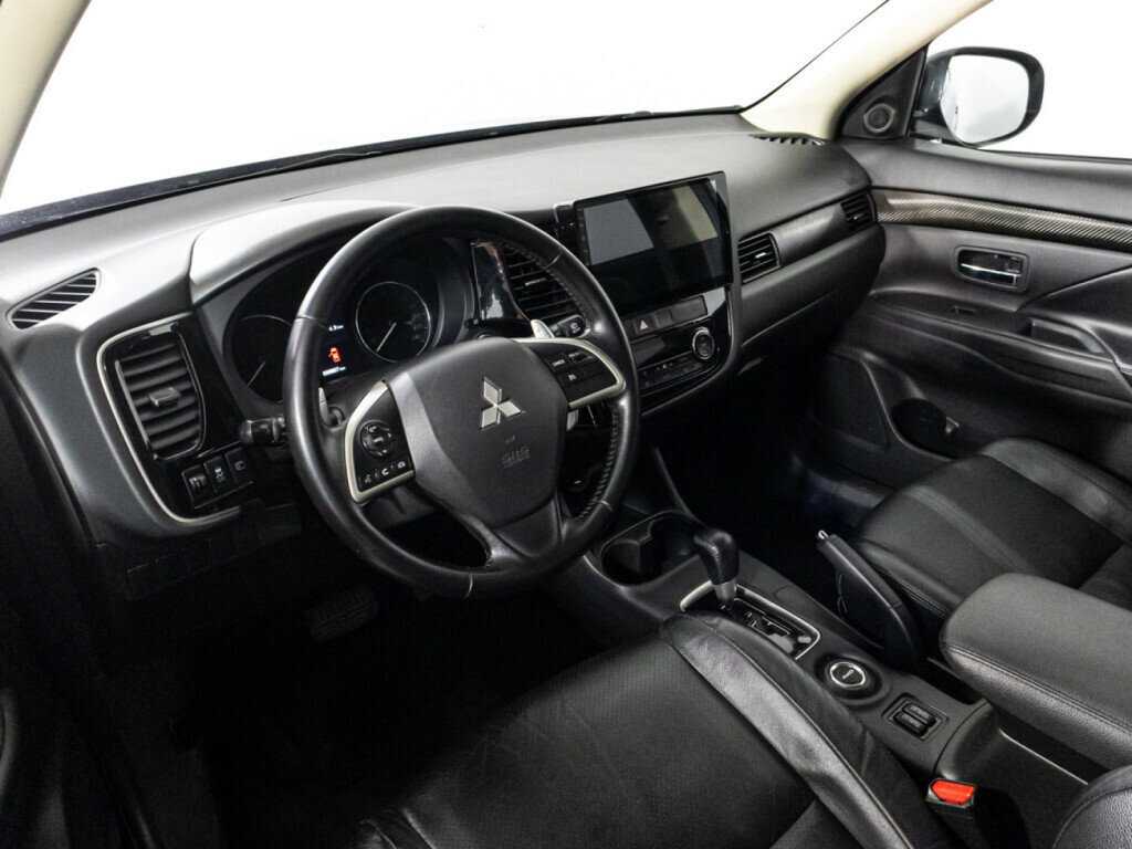 Mitsubishi Outlander с пробегом — 2012 год. Фото: #10