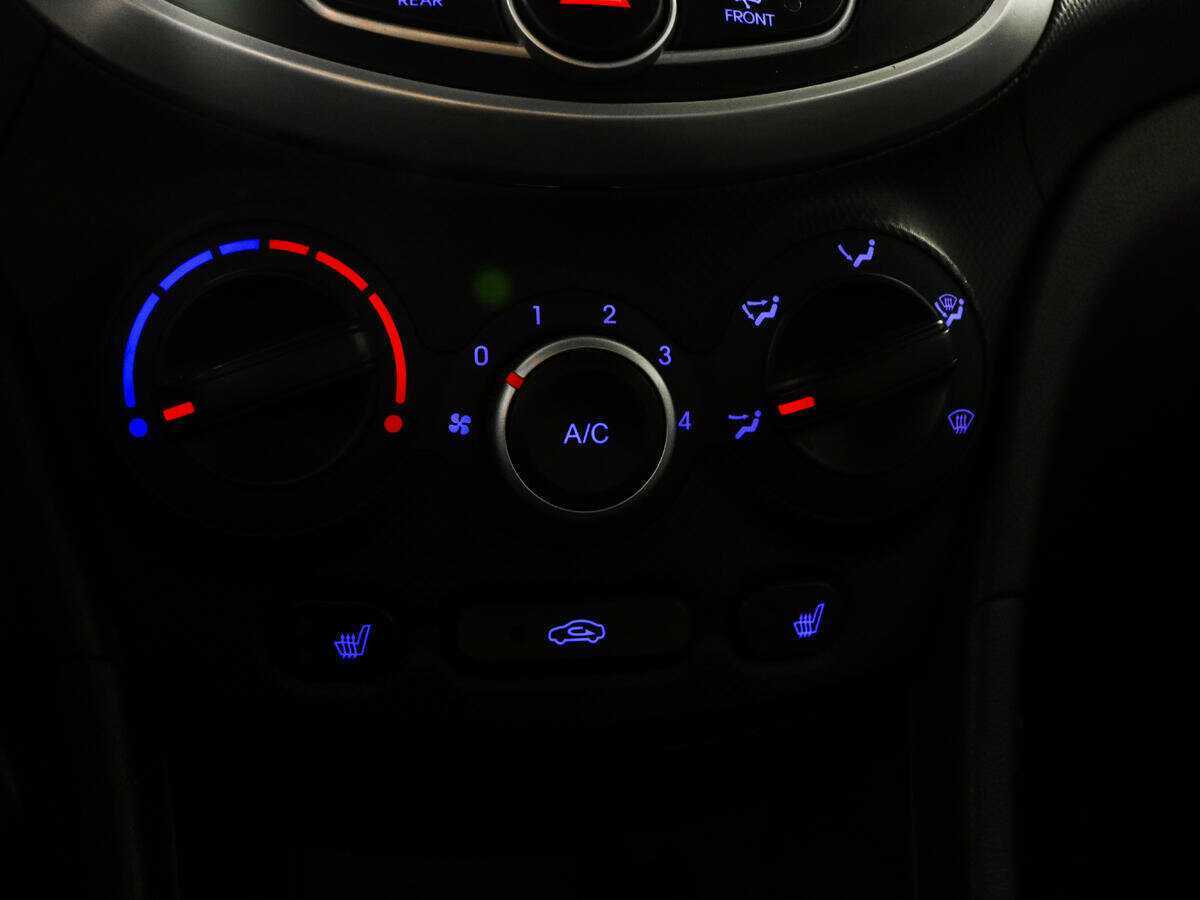 Hyundai Solaris с пробегом — 2013 год. Фото: #13