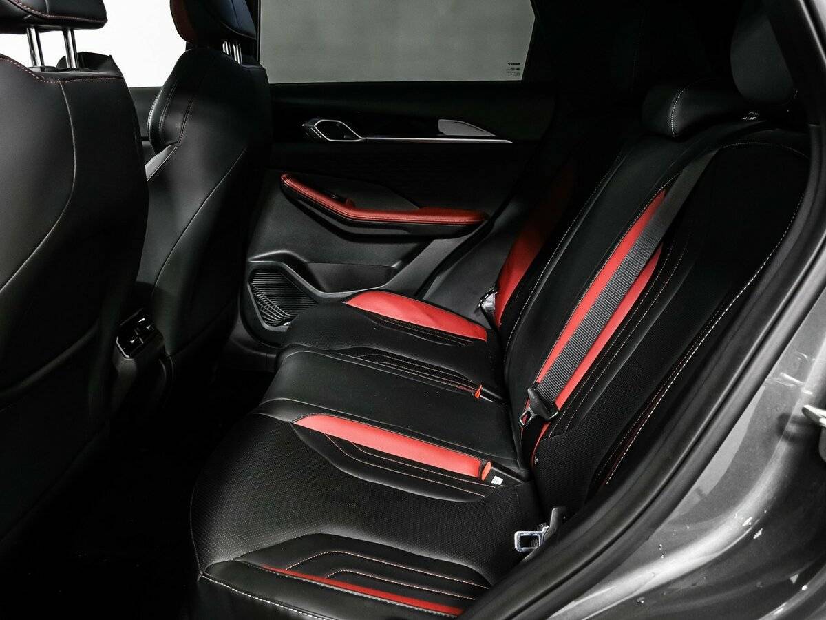 Geely Coolray с пробегом — 2024 год. Фото: #11