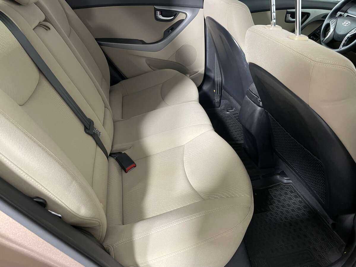 Hyundai Elantra с пробегом — 2014 год. Фото: #13