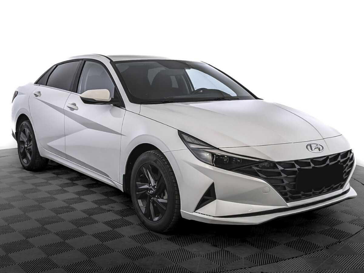 Hyundai Elantra с пробегом — 2021 год. Фото: #2