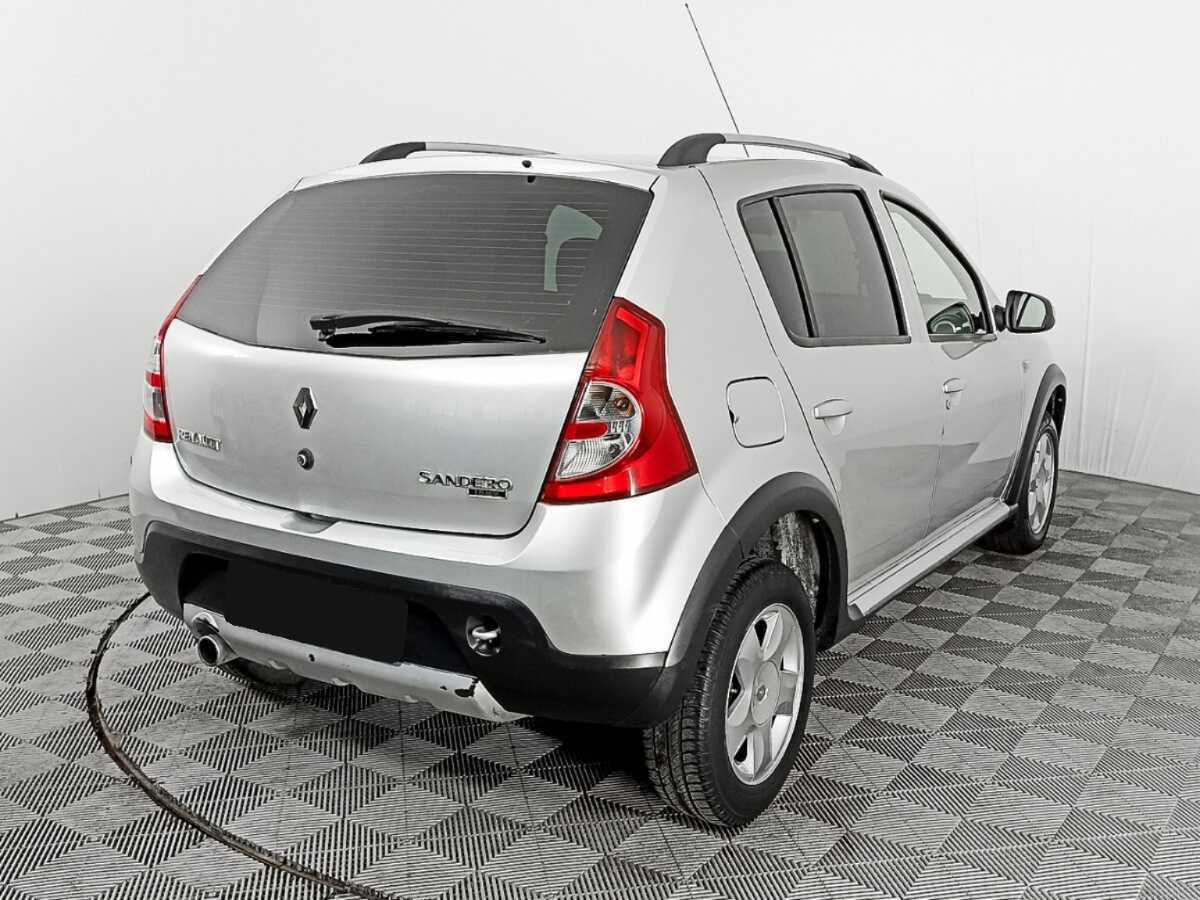 Renault Sandero с пробегом — 2013 год. Фото: #4